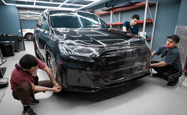 Audi Q7: оклейка защитной полиуретановой пленкой